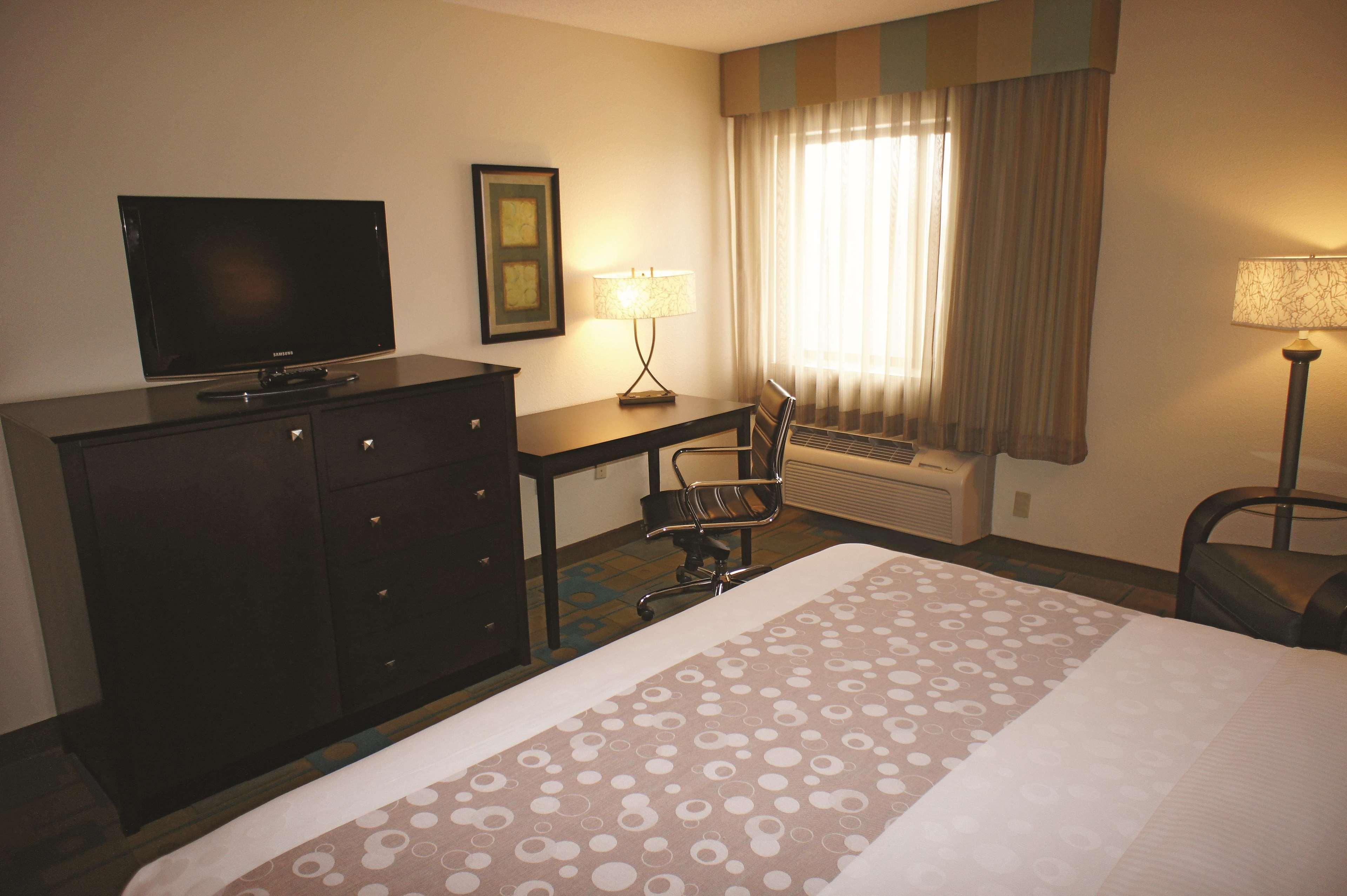 Hotel La Quinta By Wyndham Plattsburgh Exterior foto