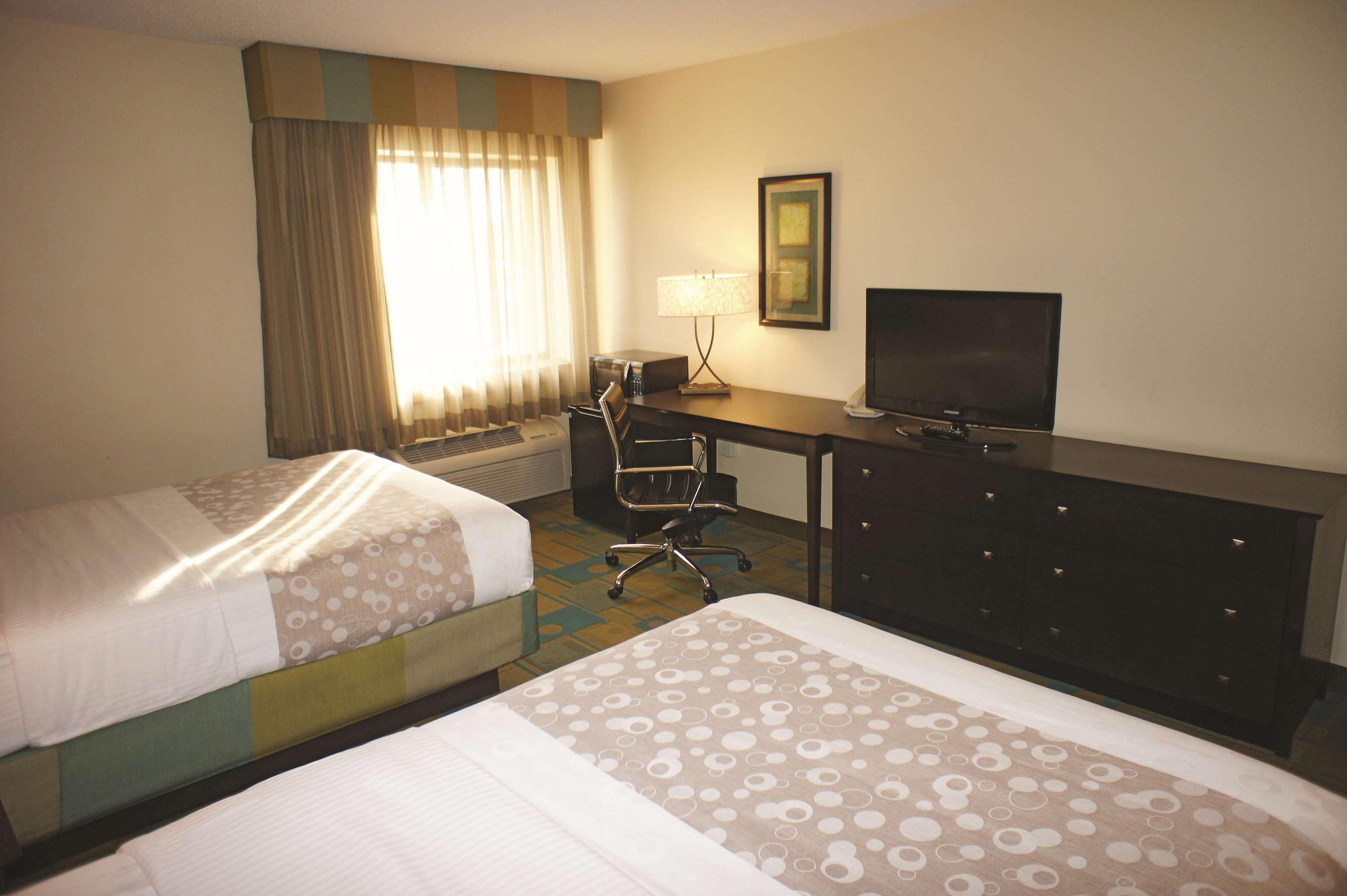 Hotel La Quinta By Wyndham Plattsburgh Exterior foto