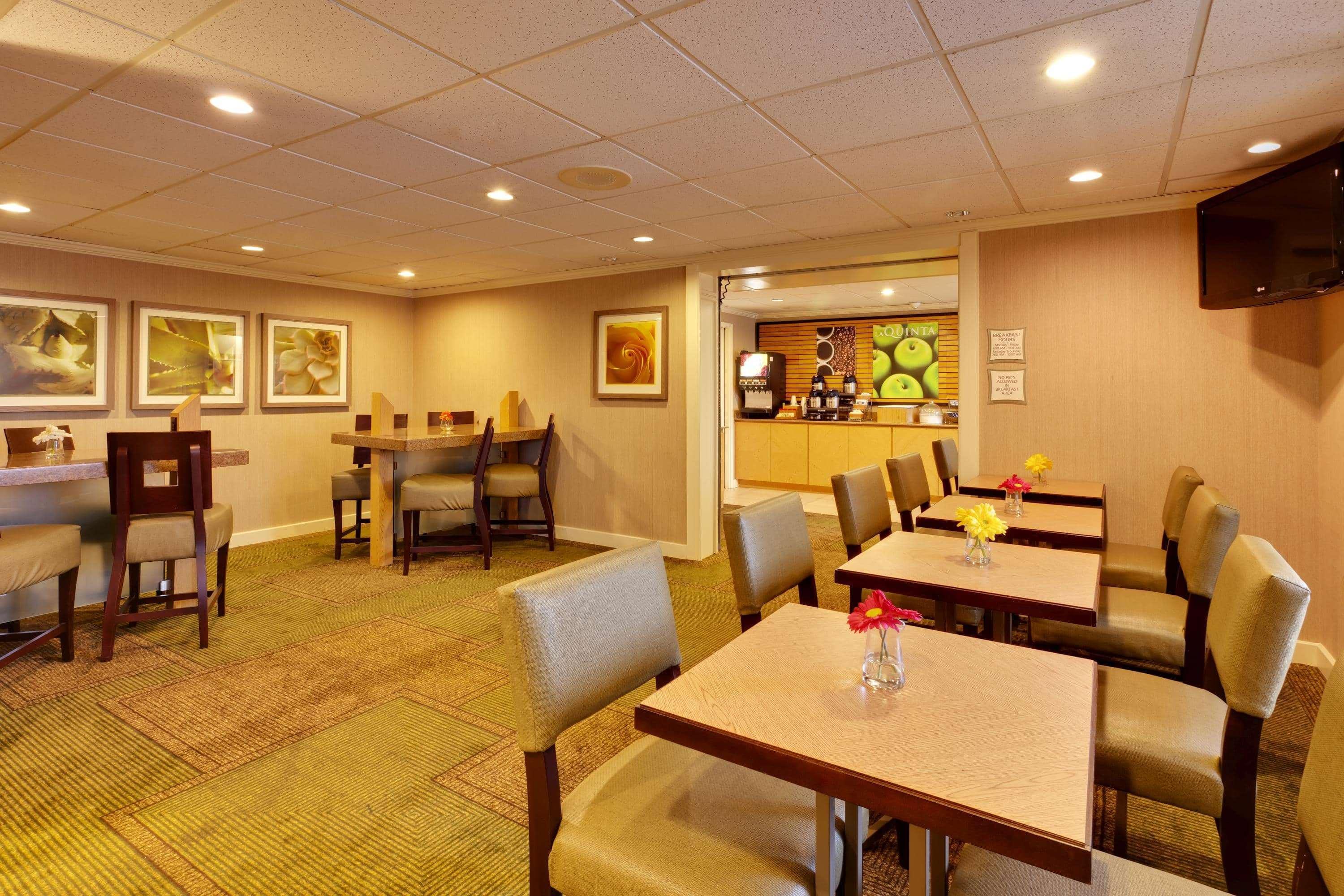Hotel La Quinta By Wyndham Plattsburgh Exterior foto