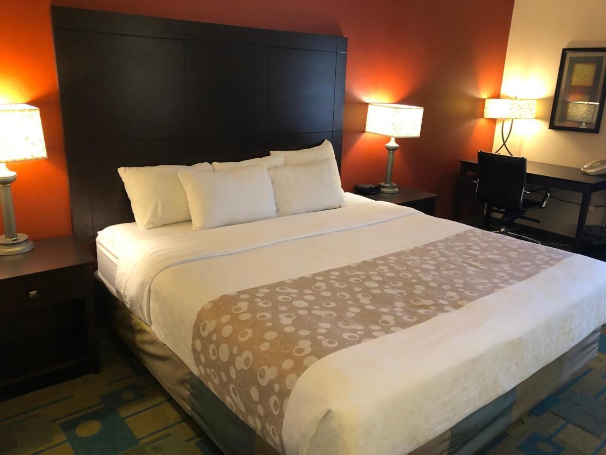 Hotel La Quinta By Wyndham Plattsburgh Exterior foto