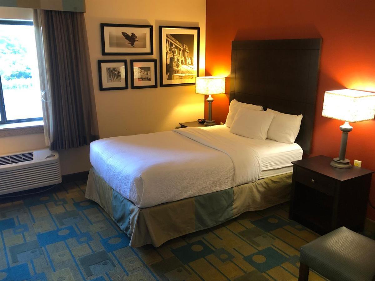 Hotel La Quinta By Wyndham Plattsburgh Exterior foto