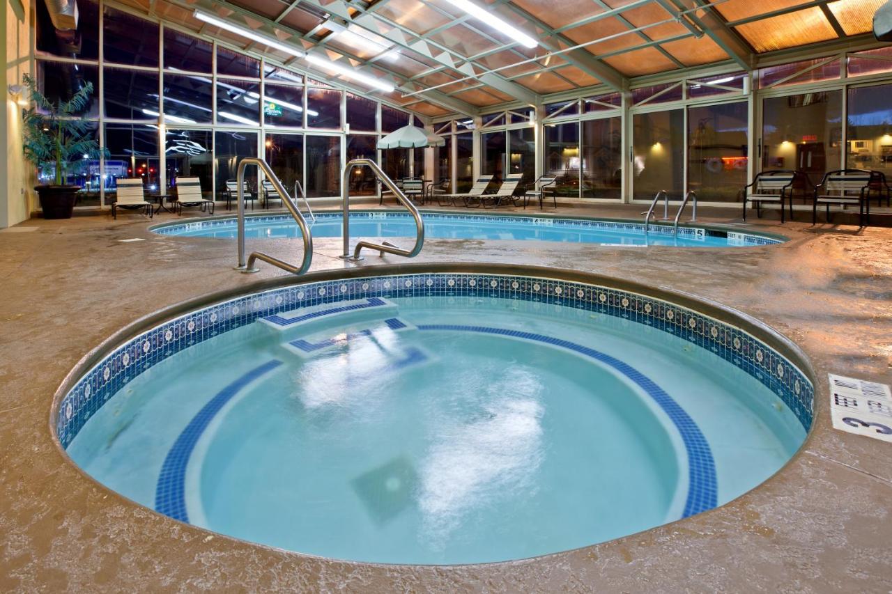 Hotel La Quinta By Wyndham Plattsburgh Exterior foto
